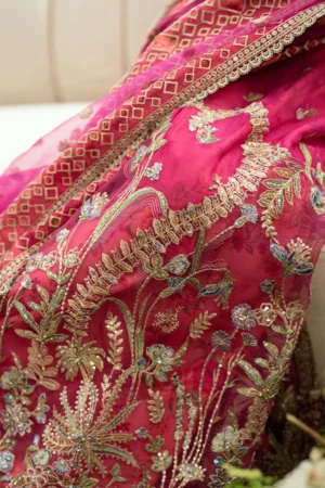 Alternative view of Geet Gulabi